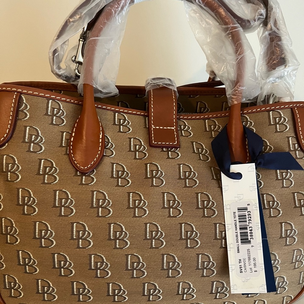 Dooney and Burke Classic Signature Canvas w/ Leather Trim, Perfect in Every Way!
